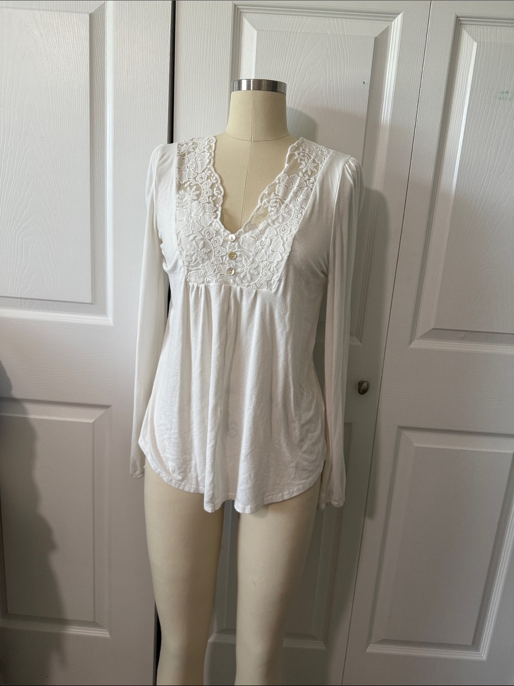 Lace-Detail Long Sleeve Women's Top in White